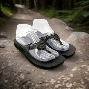 American Eagle Outfitters Black Knotted Multi-Strap Thong Boho Sandals size 8